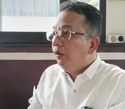 Prof Bhayu Rhama, Rektor terpilih Universitas Palangka Raya (UPR), bersama kuasa hukumnya Parlin Bayu Hutabarat, SH., MH.