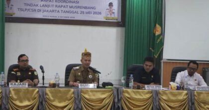 Bupati Gunung Mas Jaya Samaya Monong memimpin rapat tindak lanjut pemenuhan kewajiban HGU perusahaan perkebunan kelapa sawit di Aula Bapperida Kabupaten Gunung Mas.