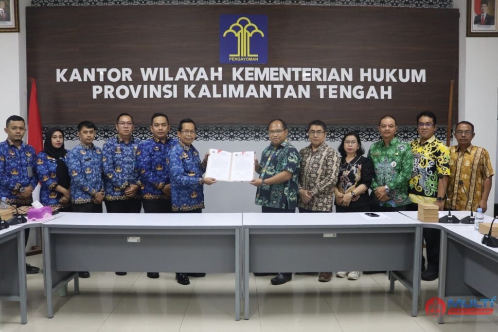 Rapat pengharmonisasian enam rancangan produk hukum daerah Kabupaten Gunung Mas bersama Kanwil Kemenkum Kalimantan Tengah di Aula Kahayan, Palangka Raya